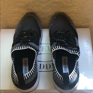 steve madden narly knit sneaker